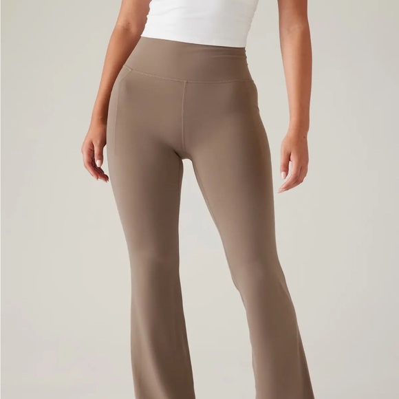 Athleta Pants - Athleta Salutation Stash High Rise Flare Pant NWT Size XL